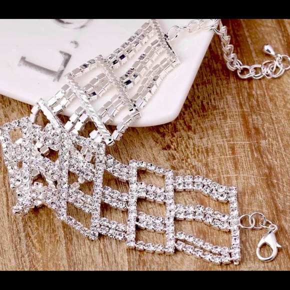 NEW ELEGANT RHINESTONES SILVER BRACELET/ ADJUSTABLE LENGTH. SILVER TONE. - Picture 5 of 8